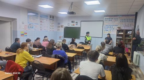 Профилактика ДТП среди начинающих водителей: в Агрызской автошколе прошла беседа