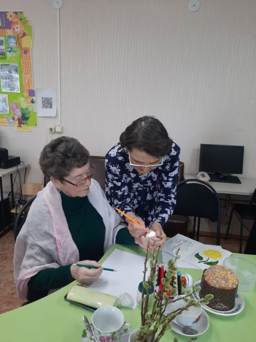 В Агрызской центральной библиотеке состоялся мастер-класс по окрашиванию яиц