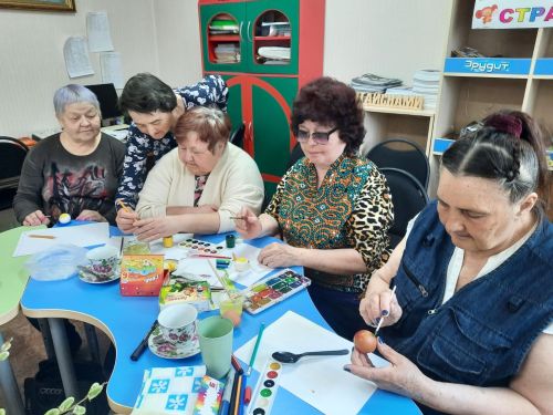 В Агрызской центральной библиотеке состоялся мастер-класс по окрашиванию яиц