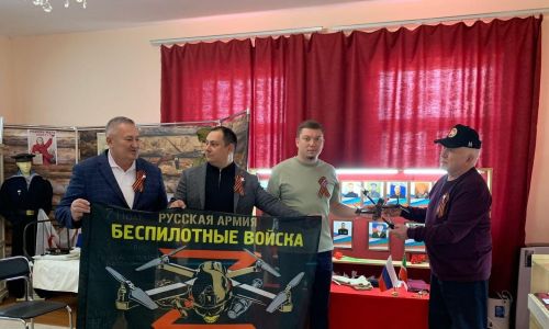 В музей истории села Иж-Бобья передали беспилотный летательный аппарат (БПЛА) и флаг командующего войсками