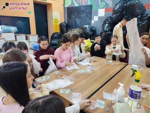 Укучыларга СВОдагы солдатлар өчен коры душ ясау буенча мастер-класс үткәрелде
