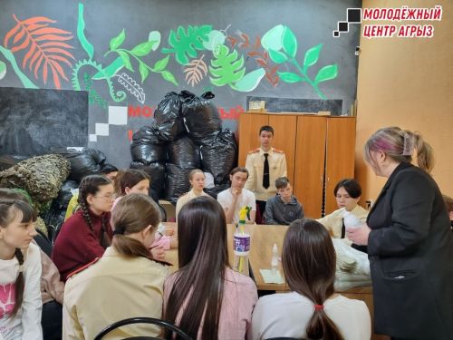 Укучыларга СВОдагы солдатлар өчен коры душ ясау буенча мастер-класс үткәрелде