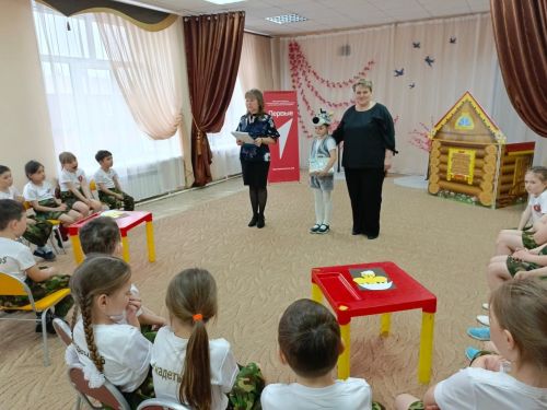 В рамках Недели детской книги первоклассники школы №4 Агрыза отправились в увлекательное сказочное путешествие