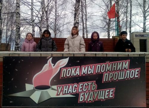 Экскурсия к Стене Памяти в Красном Боре тронула воспитанников приюта «Ласка» до глубины души