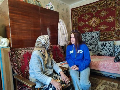 Активисты местного отделения Молодой гвардии посетили тружеников тыла