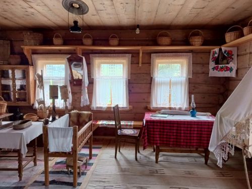 Участники ансамбля «Ош вис-вис» Агрызского района посетили музейно-этнографический комплекс «Марийская усадьба XX века»