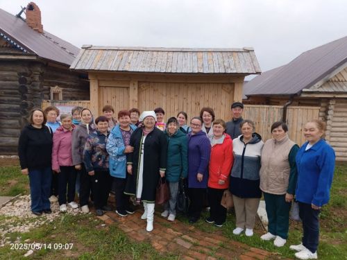 Участники ансамбля «Ош вис-вис» Агрызского района посетили музейно-этнографический комплекс «Марийская усадьба XX века»