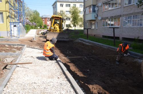 В Агрызе продолжается работа по благоустройству территорий