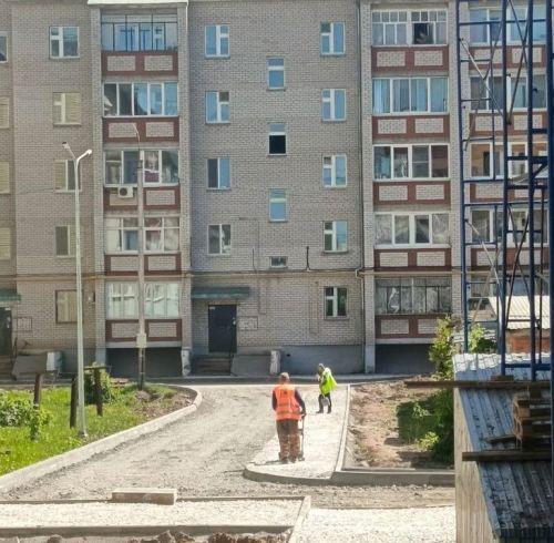 Әгерҗенең күпфатирлы йортлары ишегалларында төзекләндерү эшләре бара