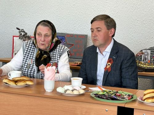 «Детство, опаленное войной»: Учащиеся школы №2 г.Агрыз встретились с труженицей тыла
