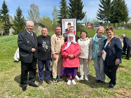 В Крындах торжественно открыли Аллею героев
