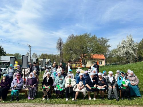 В Крындах торжественно открыли Аллею героев