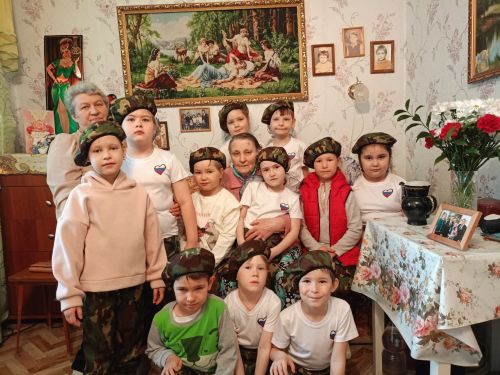 Агрызские кадеты навестили труженицу тыла и сказали «Спасибо!» за Победу
