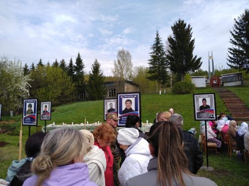 В Крындах торжественно открыли Аллею героев