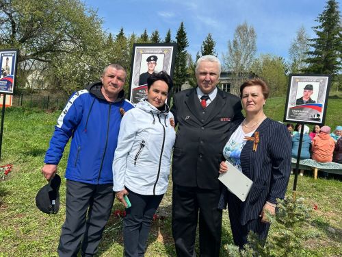 В Крындах торжественно открыли Аллею героев