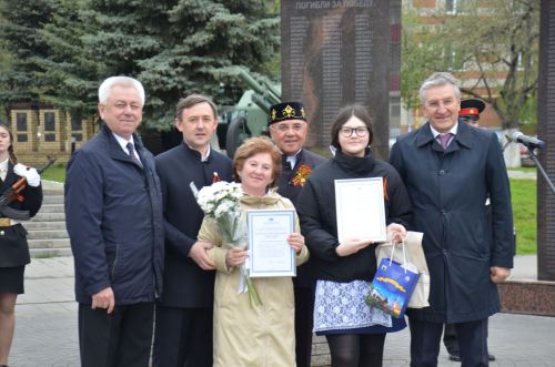 В День Победы Айрат Фаррахов наградил победителей конкурса сочинений «Служа другим, сгораю сам»