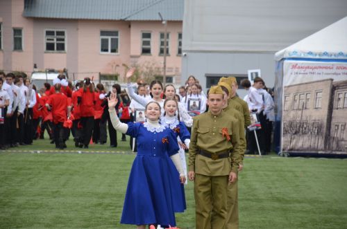 Память жива: в Агрызе представили проникновенное театрализованное представление ко Дню Победы