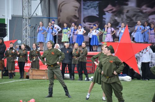 Память жива: в Агрызе представили проникновенное театрализованное представление ко Дню Победы