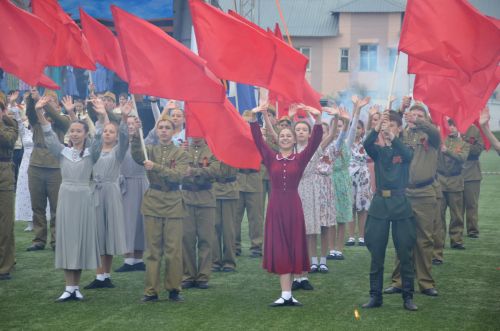 Память жива: в Агрызе представили проникновенное театрализованное представление ко Дню Победы