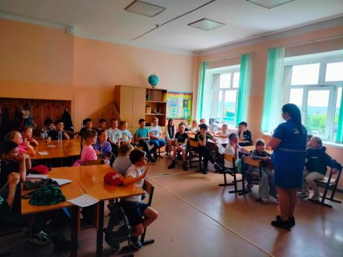 В летнем лагере гимназии №1 повторили правила безопасного поведения на дороге