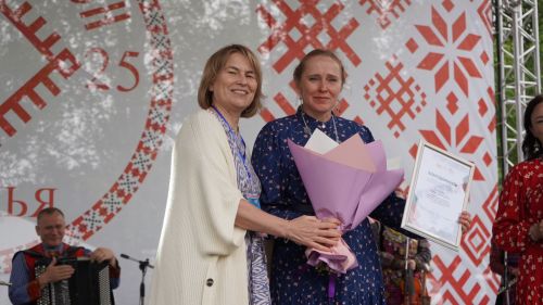 Ансамбль «Зарни сизьыл» блестяще выступил на республиканском празднике «Гырон быдтон»