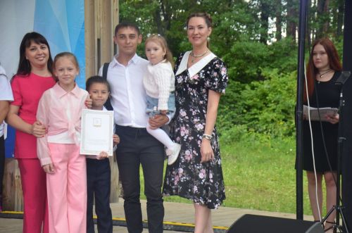 Әгерҗедә узган Яшьләр көнендә яшь гаиләләр хөрмәтләнделәр