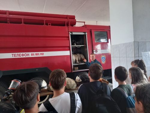 Ребята из пришкольного лагеря посетили пожарную часть