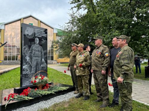 В Агрызе увековечили память героев: открыт обелиск воинам-землякам, павшим в локальных войнах и вооруженных конфликтах