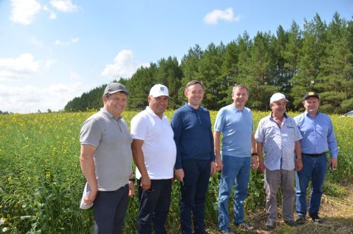 Министр авыл активы белән очрашты