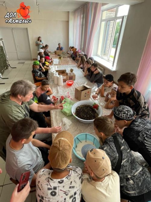 Волонтерская акция в детском лагере «Алмалы» объединила детей и взрослых