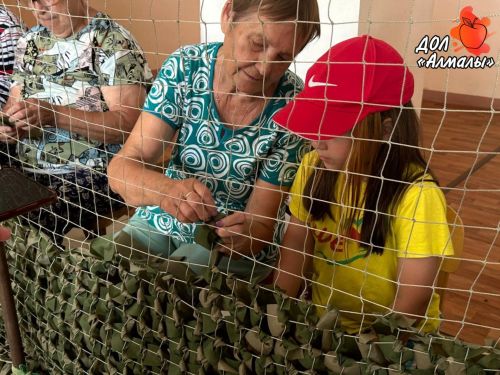 Волонтерская акция в детском лагере «Алмалы» объединила детей и взрослых