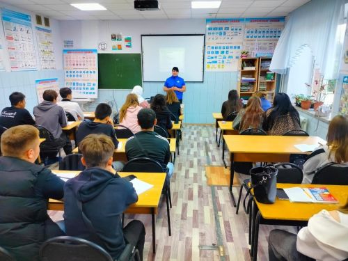 Профилактическая беседа по БДД с курсантами автошколы прошла в Агрызе