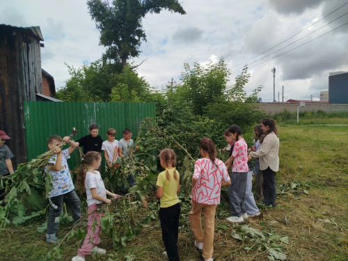 Ученики школы №2 в Агрызе - за бережное отношение к природе