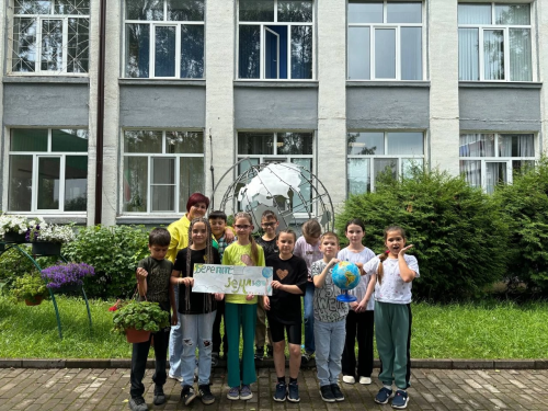 Ученики школы №2 в Агрызе - за бережное отношение к природе