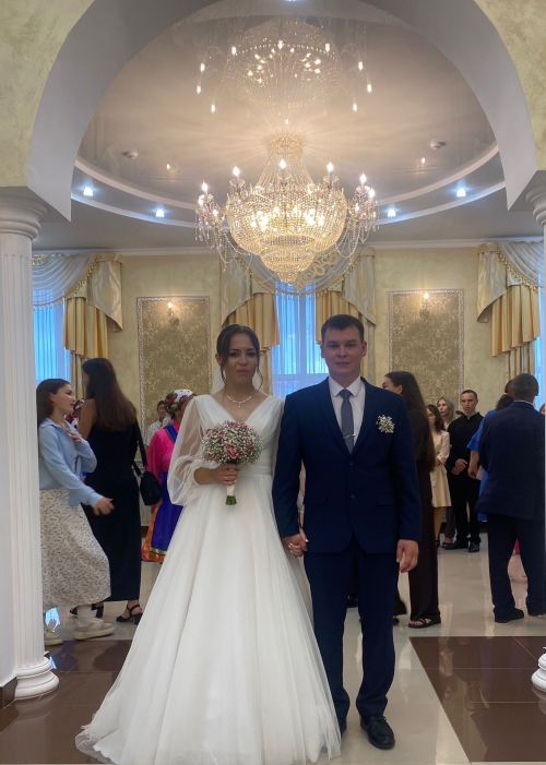 Кирилл һәм Диана Дмитриевлар традицияләргә тугры калып, мари халкына хас стильдә никахларын рәсмиләштерделәр