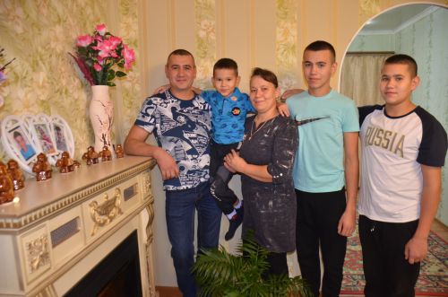 «Что привито в гнезде – таким будет птенец в полете»: История семьи Фатхуллиных из Янга-Аула