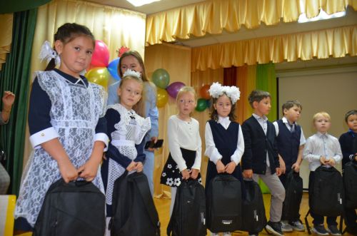 Новый учебный год – с добрым стартом: в Агрызе вручили портфели будущим первоклассникам