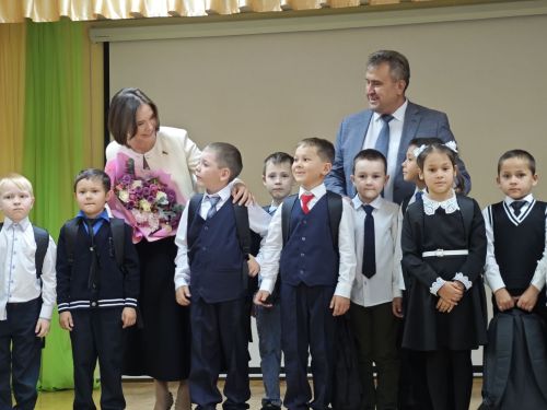 Альфия Когогина подарила портфели первоклассникам Агрызского района