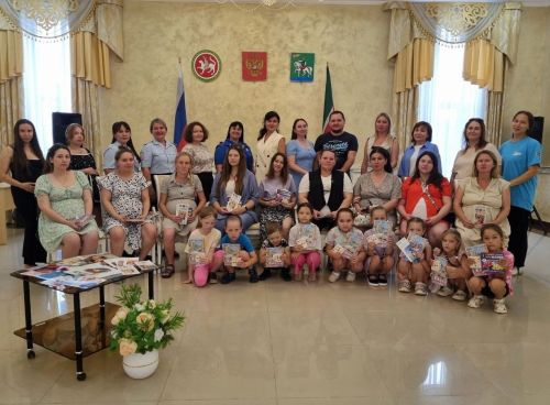 В отделе ЗАГС Агрызского района прошла встреча с будущими мамами