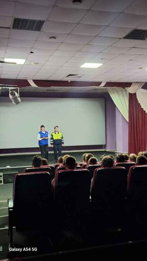 В Агрызе студентам напомнили о правилах безопасности на дороге