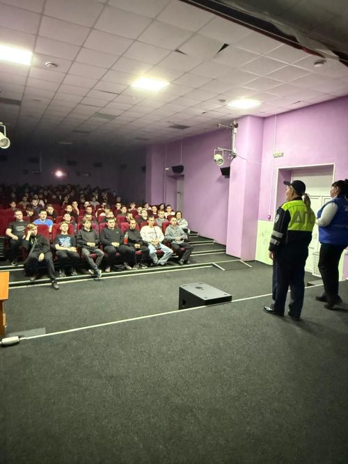 В Агрызе студентам напомнили о правилах безопасности на дороге