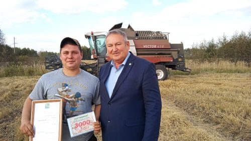 Югары күрсәткечләргә ирешкән комбайнчылар хөрмәтләнде