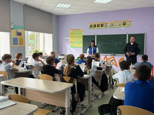 В Агрызе школьникам напомнили о правилах безопасности на дороге