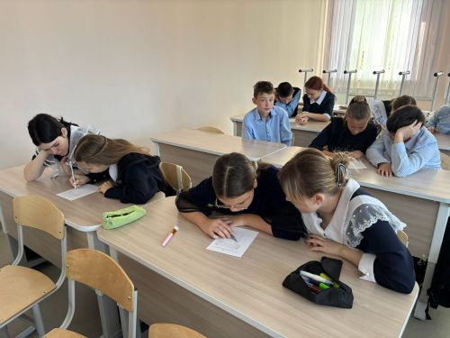 Сотрудники центральной библиотеки рассказали школьникам о влиянии глобальной сети на нашу жизнь