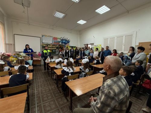 В День знаний первоклассникам гимназии №1 рассказали о правилах дорожного движения