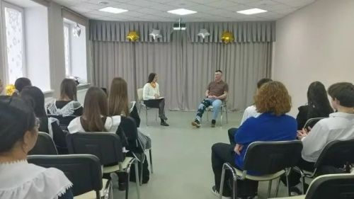 В школе № 4 прошла встреча с участником СВО, ефрейтором Павлом Байбековым
