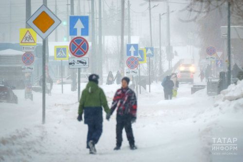 Начальник ОГИБДД ОМВД России по Агрызскому району Юрий Глезденев напоминает правила безопасности для пешеходов в зимний период