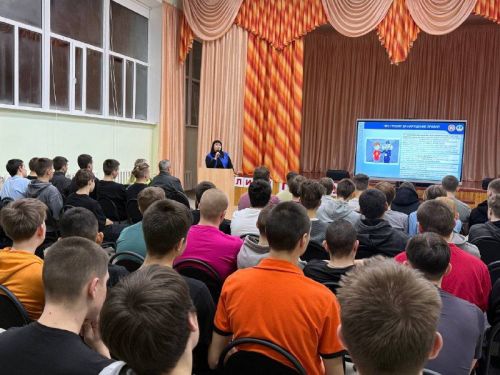 Сотрудники Госавтоинспекции провели профилактическую беседу для студентов в филиале Нижнекамского колледжа транспортной инфраструктуры