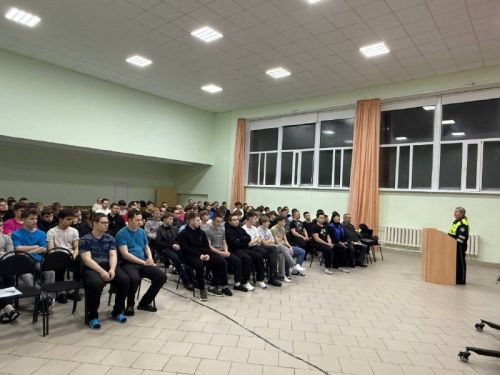 Сотрудники Госавтоинспекции провели профилактическую беседу для студентов в филиале Нижнекамского колледжа транспортной инфраструктуры