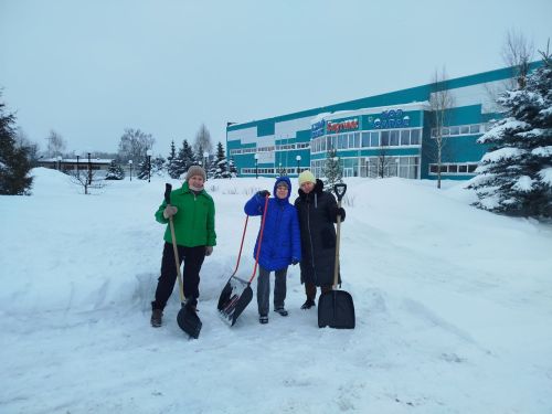 Субботник в Агрызе: убираем снег вместе!